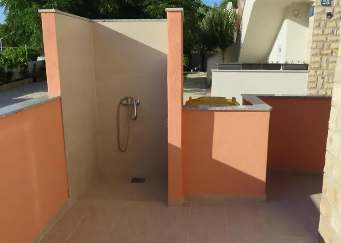 Sea View With Balcony 아파트 닌